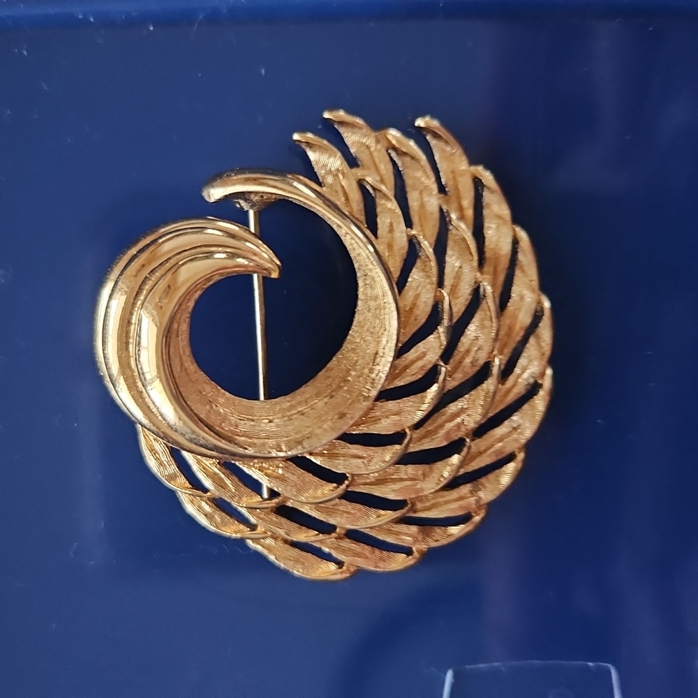 Well Made Monet Gold Metal Brooch